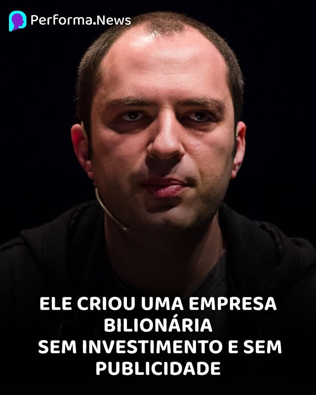 Retrato de Jan Koum com destaque para estrategia de simplicidade no WhatsApp